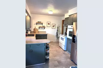 3870 Saxon Dr S, Salem, OR 97302 - Photo 5