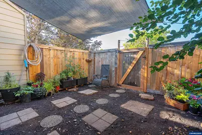 274 NE Powderhorn Dr, Corvallis, OR 97330 - Photo 5