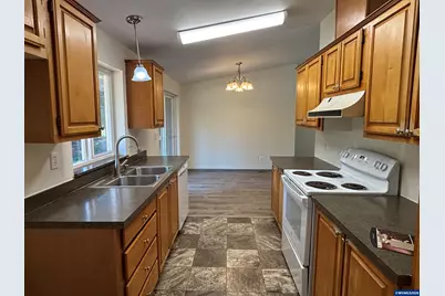 390 Montgomery St, Falls City, OR 97344 - Photo 7