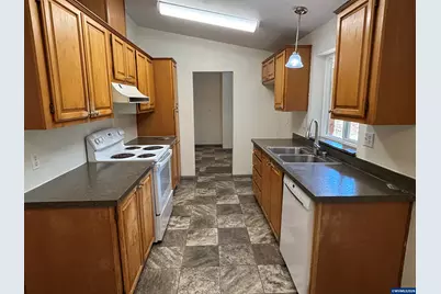 390 Montgomery St, Falls City, OR 97344 - Photo 5