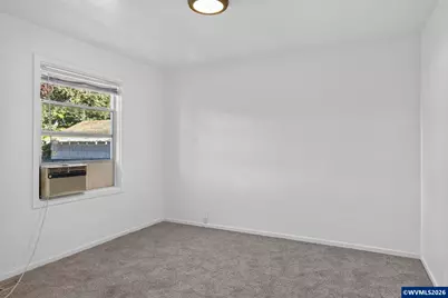 631 W Union St, Roseburg, OR 97471 - Photo 7