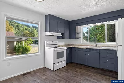631 W Union St, Roseburg, OR 97471 - Photo 3