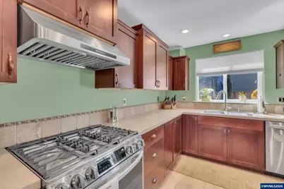 404 Vine Av, Woodburn, OR 97071 - Photo 13