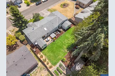 1637 Ten Oaks Ln, Woodburn, OR 97071 - Photo 33