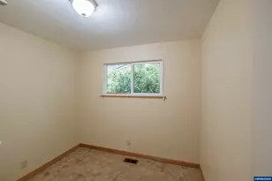 1610 NW Highland Dr, Corvallis, OR 97330 - Photo 9