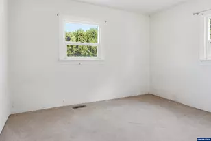687 N Jefferson St, Lafayette, OR 97127 - Photo 19