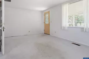 687 N Jefferson St, Lafayette, OR 97127 - Photo 5