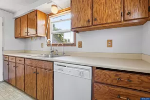 687 N Jefferson St, Lafayette, OR 97127 - Photo 13