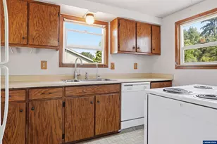 687 N Jefferson St, Lafayette, OR 97127 - Photo 11