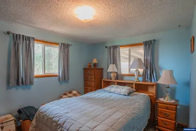 38228 Mount Hope Dr, Lebanon, OR 97355 - Photo 9