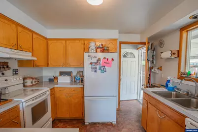 38228 Mount Hope Dr, Lebanon, OR 97355 - Photo 7