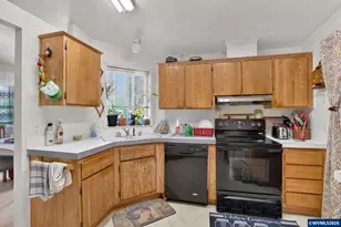 1837 Woodland Ave, Woodburn, OR 97071 - Photo 7