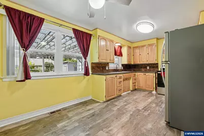 1915 23rd St NE, Salem, OR 97301 - Photo 9