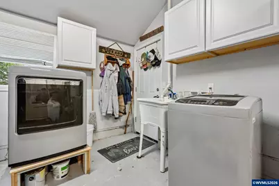 1915 23rd St NE, Salem, OR 97301 - Photo 23