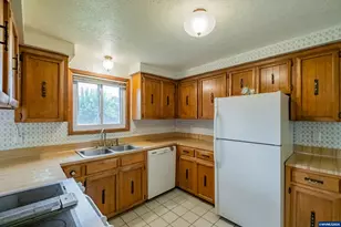 540 N 12th St, Independence, OR 97351 - Photo 19