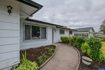 540 N 12th St, Independence, OR 97351 - Photo 5
