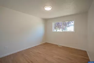 120 Kees St, Lebanon, OR 97355 - Photo 21