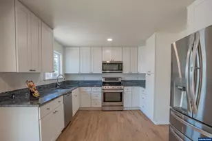 120 Kees St, Lebanon, OR 97355 - Photo 3