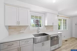 1213 Hemlock Lp, Independence, OR 97351 - Photo 5
