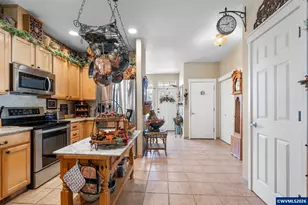 981 Wild Rose Ct, Independence, OR 97351 - Photo 5