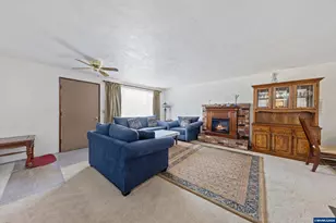 105 SE Berry St, Lebanon, OR 97355 - Photo 3