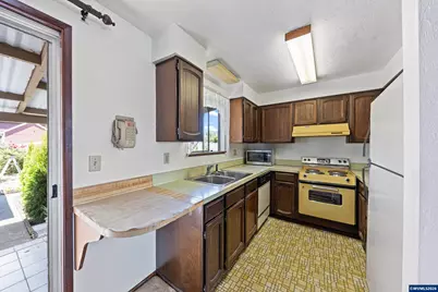 105 SE Berry St, Lebanon, OR 97355 - Photo 9