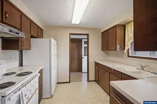 334 S Cascade Dr, Woodburn, OR 97071 - Photo 11
