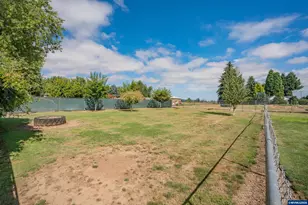 33554 Penny Ln, Lebanon, OR 97355 - Photo 3