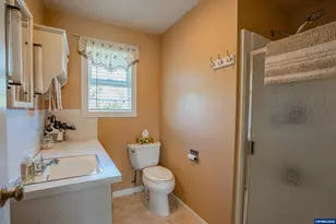 33554 Penny Ln, Lebanon, OR 97355 - Photo 13