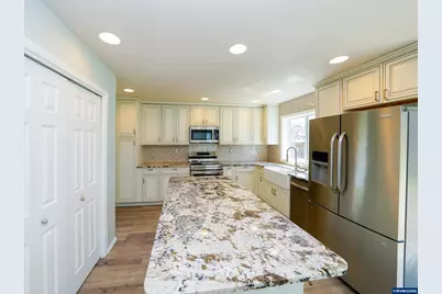 692 Burgundy Av NE, Keizer, OR 97303 - Photo 9