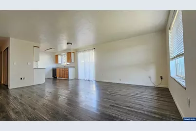 1453 W Locust St, Stayton, OR 97383 - Photo 5