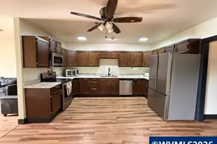 271 S 3rd St, Lebanon, OR 97355 - Photo 9