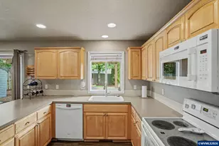 1227 SE Rivergreen Ave, Corvallis, OR 97333 - Photo 17