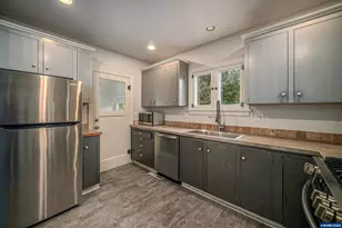 405 NW 33rd St, Corvallis, OR 97330 - Photo 13