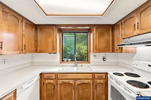 473 Suncrest Ave NW, Salem, OR 97304 - Photo 9
