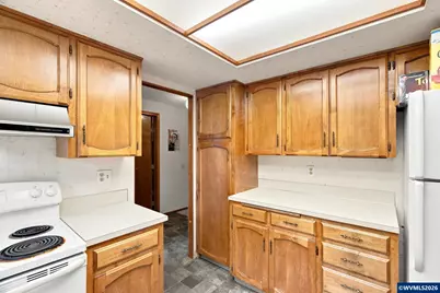 473 Suncrest Av NW, Salem, OR 97304 - Photo 11