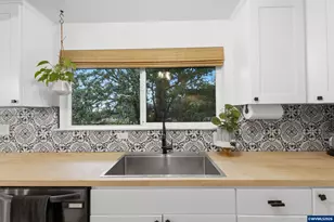 5711 W A St, West Linn, OR 97068 - Photo 15