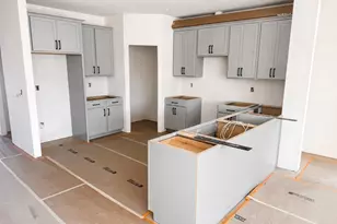978 W Grant St, Carlton, OR 97111 - Photo 3