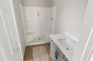981 W Washington St, Carlton, OR 97111 - Photo 5