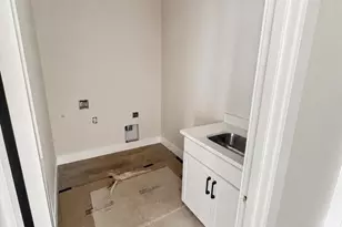 950 W Washington St, Carlton, OR 97111 - Photo 11