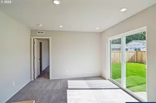 663 Minnesota St, Lebanon, OR 97355 - Photo 9