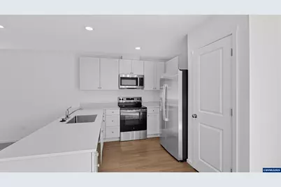 658 Minnesota St, Lebanon, OR 97355 - Photo 3