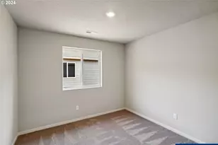 658 Minnesota St, Lebanon, OR 97355 - Photo 5