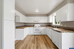 4710 12th Ave NE, Keizer, OR 97303 - Photo 9