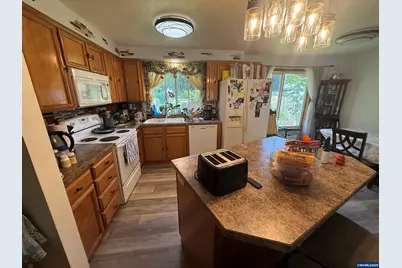 749 2nd Pl, Jefferson, OR 97352 - Photo 5