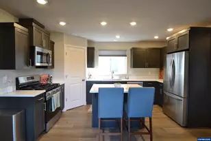 603 Pickering Ln, Woodburn, OR 97071 - Photo 13