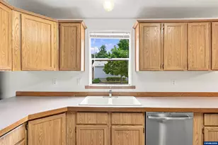 1164 SE Schooner Ave, Corvallis, OR 97333 - Photo 9