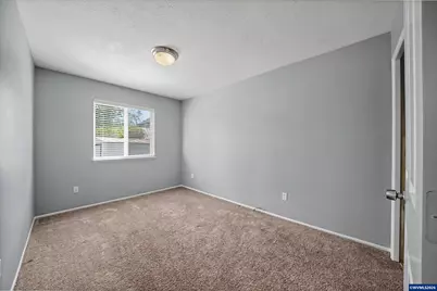 1002 S 37th Av, Albany, OR 97321 - Photo 17