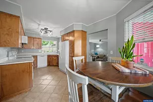 1002 S 37th Av, Albany, OR 97321 - Photo 9