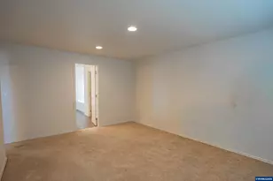 516 Churchill Downs St SE, Albany, OR 97322 - Photo 15